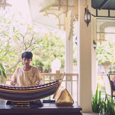 Wora Bura Hua Hin Resort & Spa Exterior foto Thai musician playing the Ranat Ek