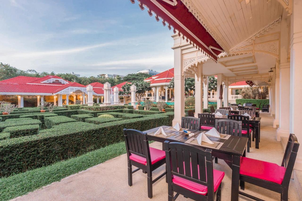 Wora Bura Hua Hin Resort & Spa Exterior foto The Royal Barai