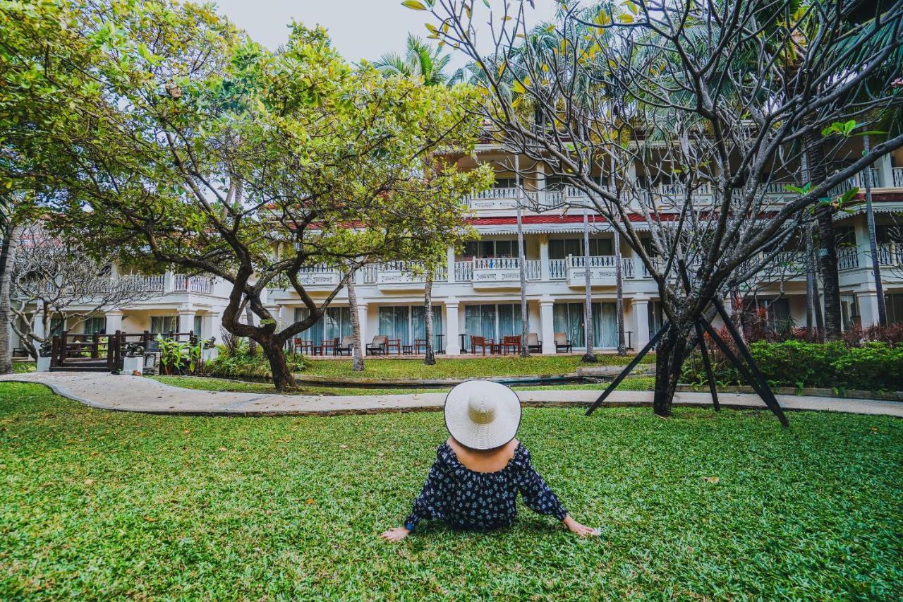 Wora Bura Hua Hin Resort & Spa Exterior foto The hotel's garden