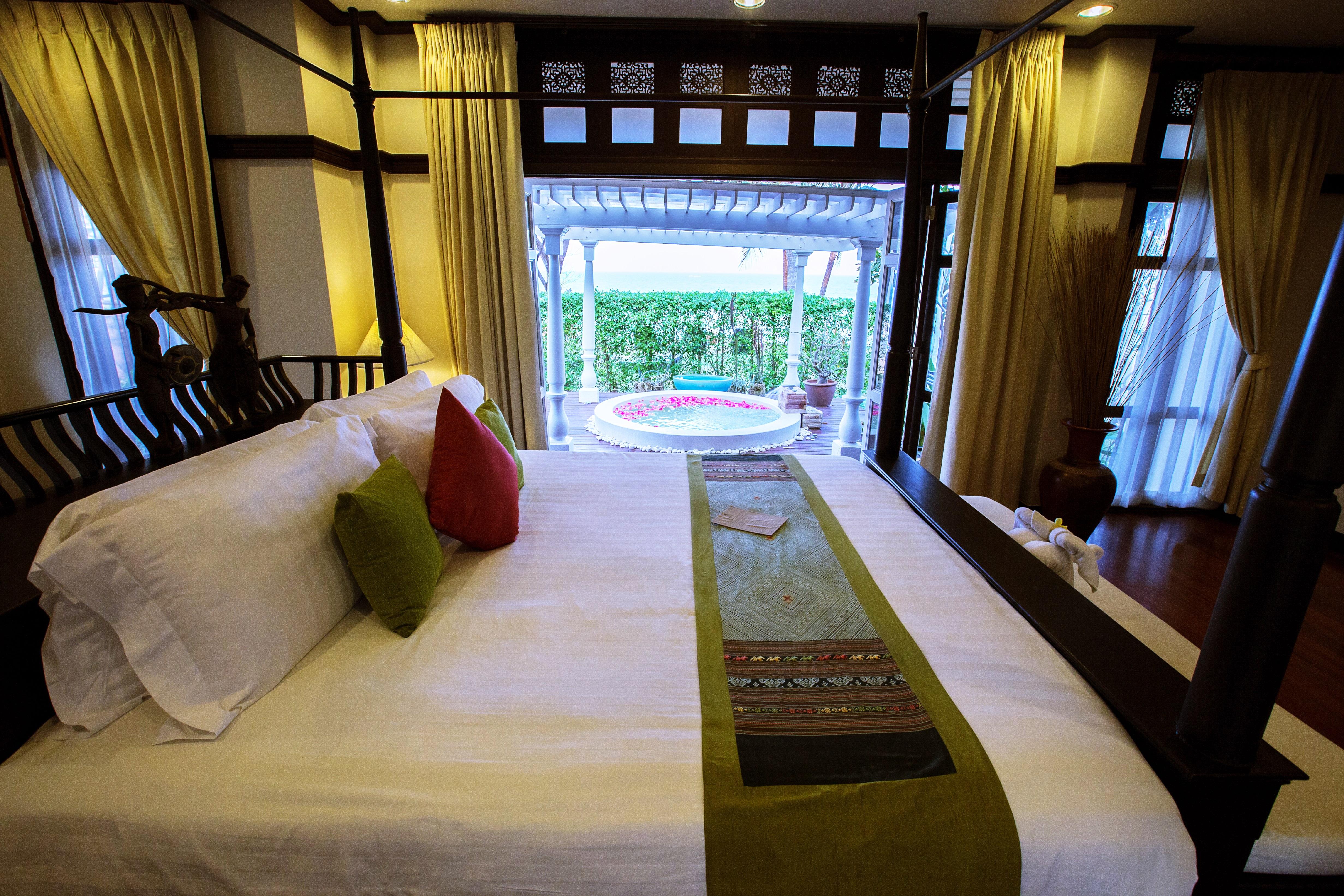 Wora Bura Hua Hin Resort & Spa Exterior foto A bedroom at the resort